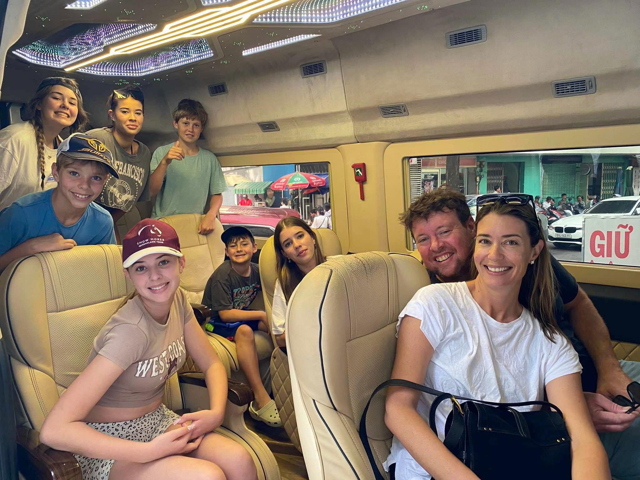 Mekong Delta VIP Tour by Limousine (Max 9 Pax)